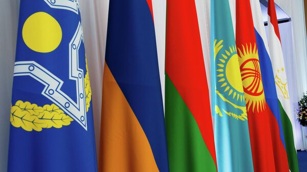 Флаги стран-участниц совместного заседания Совета министров иностранных дел, Совета министров обороны и Комитета секретарей советов безопасности ОДКБ  - Sputnik Узбекистан