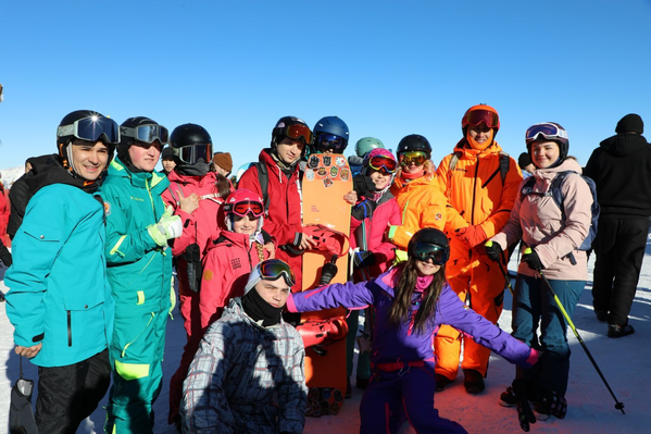 Открытие горнолыжного сезона на курорте Amirsoy Mountain Resort в Ташкентской области. - Sputnik Узбекистан