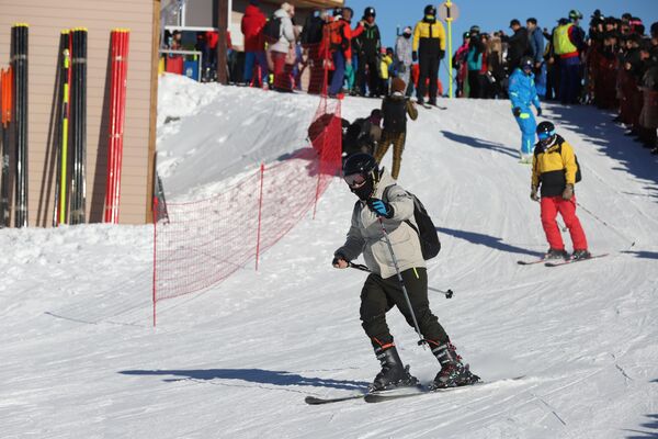 Открытие горнолыжного сезона на курорте Amirsoy Mountain Resort в Ташкентской области. - Sputnik Узбекистан