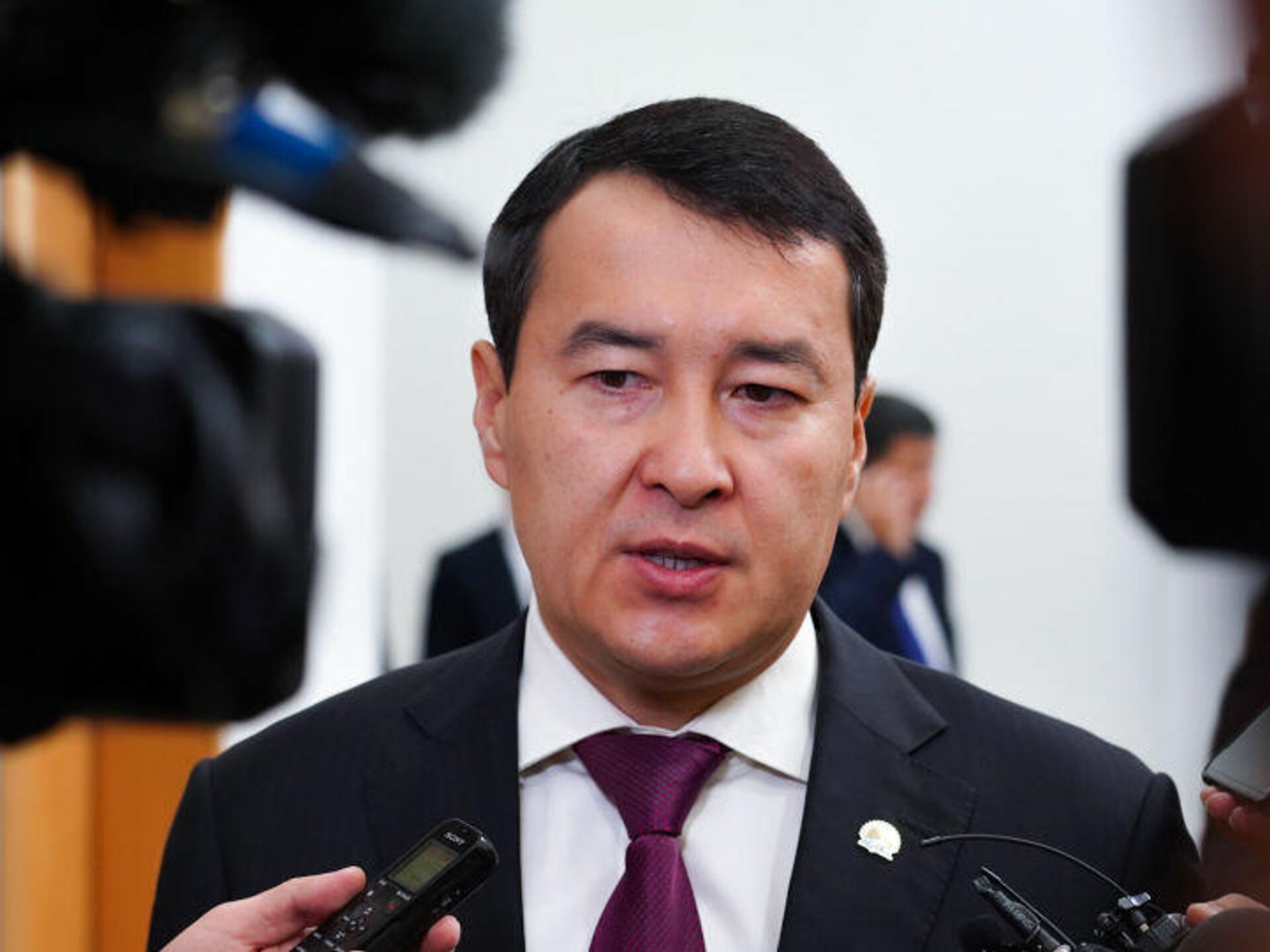 Премьер министр п. Премьер министр Казахстана а Смаилов. Смаилов 2022 премьер-министр.