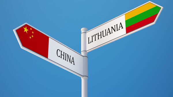 Указатели с флагами Китая и Литвы - Sputnik Узбекистан