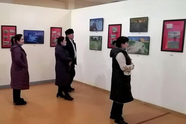Посетители выставки “Васий” (“Хранитель”) в Самаркандском государственном музее-заповеднике - Sputnik Узбекистан