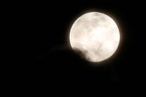 Особенно хорошо в 2022 году луну видно в Албании. - Sputnik Узбекистан