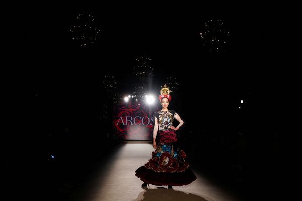 Образ от Arcos. Еще один популярный цвет в одежде для фламенко — черный. - Sputnik Узбекистан