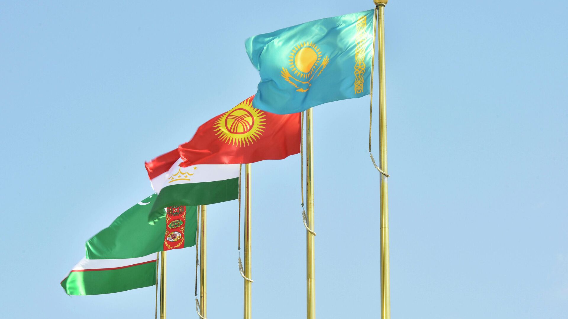 Флаги стран участников саммита Центральной Азии - Sputnik Узбекистан, 1920, 28.04.2022