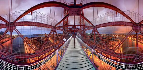 Бискайский мост, также известный как Висячий мост, является объектом Всемирного наследия ЮНЕСКО с 2006 года. Он был построен Фердинандом Арнодином, непосредственным учеником Эйфеля, в 1893 году. - Sputnik Узбекистан