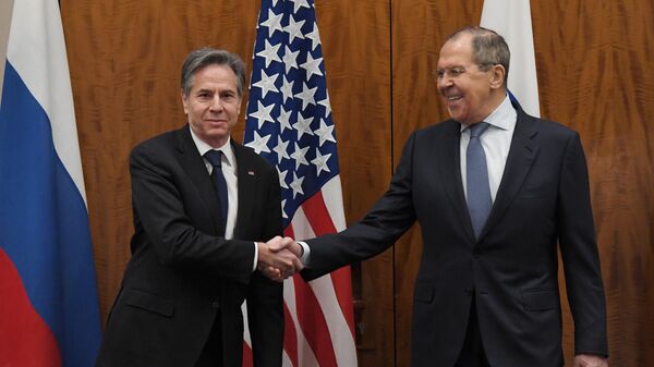 Встреча главы МИД  С. Лаврова с госсекретарем США Э. Блинкеном в Женеве - Sputnik Узбекистан
