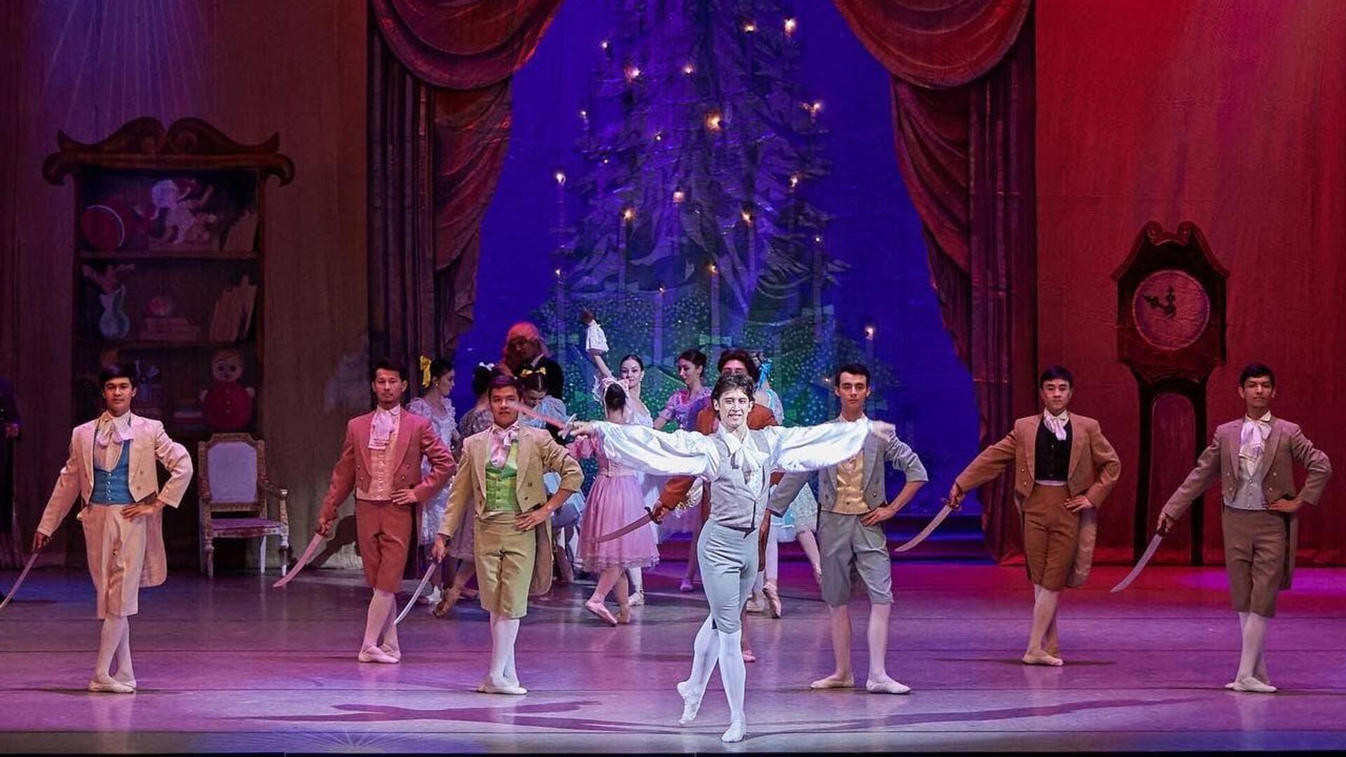 Балет-спектакль Щелкунчик впервые показан незрячим и слабовидящим зрителям - Sputnik Узбекистан, 1920, 21.02.2022