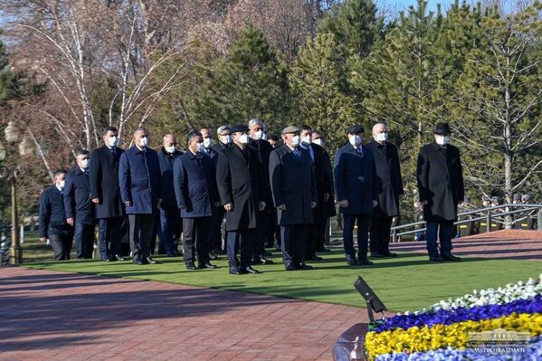В Ташкенте почтили память первого президента Узбекистана Ислама Каримова. - Sputnik Узбекистан
