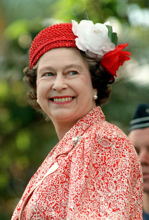 Королева Елизавета II в день своего 62-летия в саду Дома Правительства в Перте, Австралия, 21 апреля 1988 года. - Sputnik Узбекистан