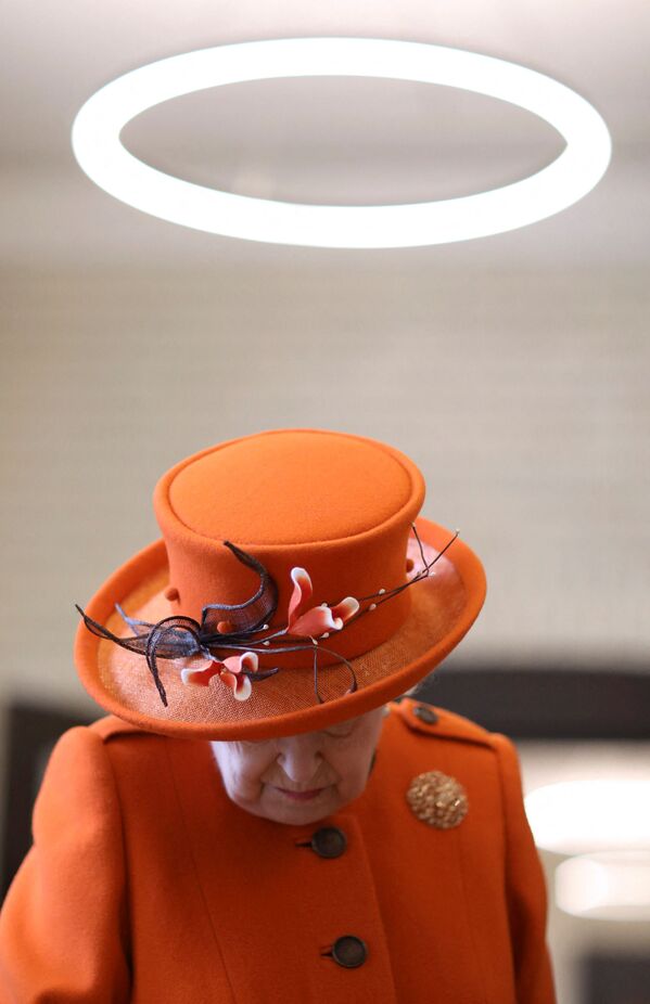Королева Великобритании во время визита в Музей науки в Лондоне 7 марта 2019 года.  - Sputnik Узбекистан