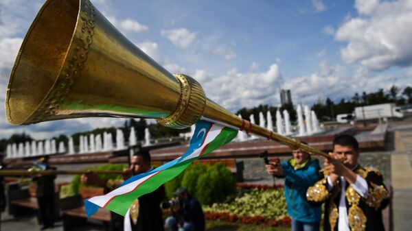 Шествие участников фестиваля Спасская башня - Sputnik Узбекистан