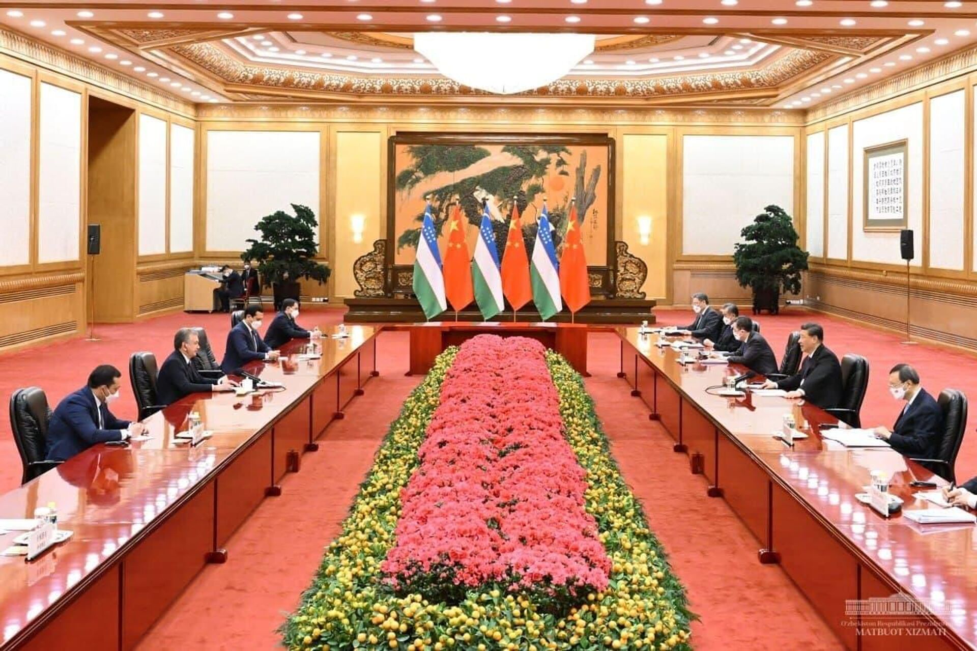 В Пекине президент Шавкат Мирзиёев встретился с председателем КНР Си Цзиньпином. - Sputnik Узбекистан, 1920, 06.02.2022