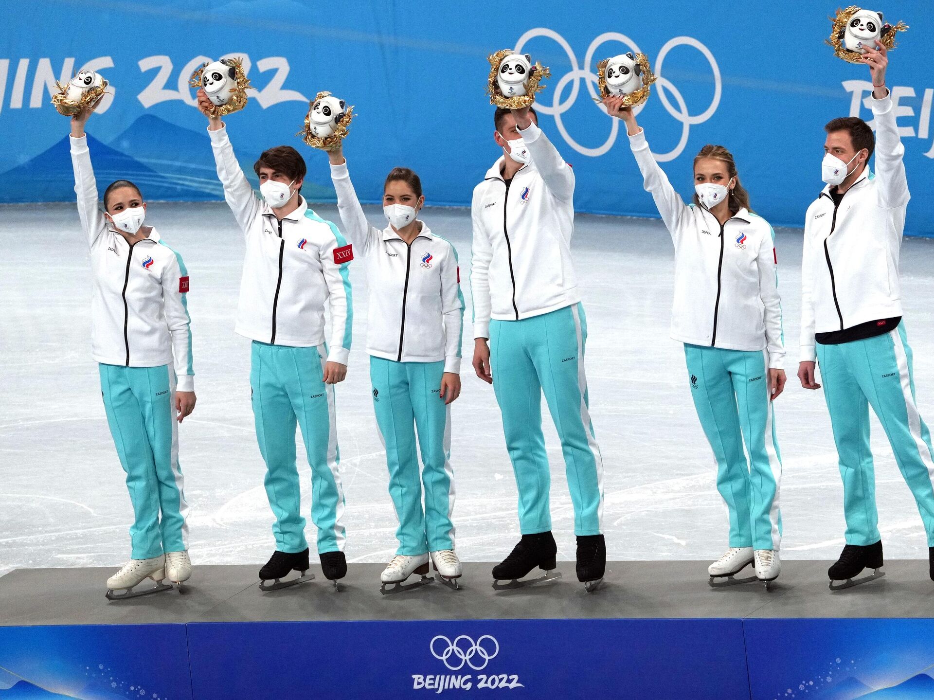 Выиграли золото олимпиады. Команда фигуристов на Олимпиаде 2022.