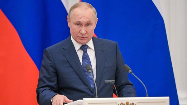 Президент РФ В. Путин провел переговоры с президентом Франции Э. Макроном - Sputnik Узбекистан