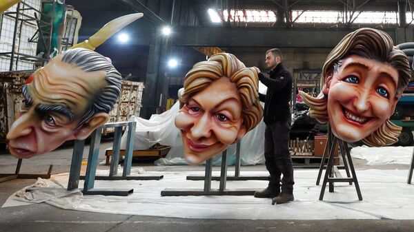 Изготовление гигантских голов к 137-му карнавалу в Ницце, Франция - Sputnik Узбекистан
