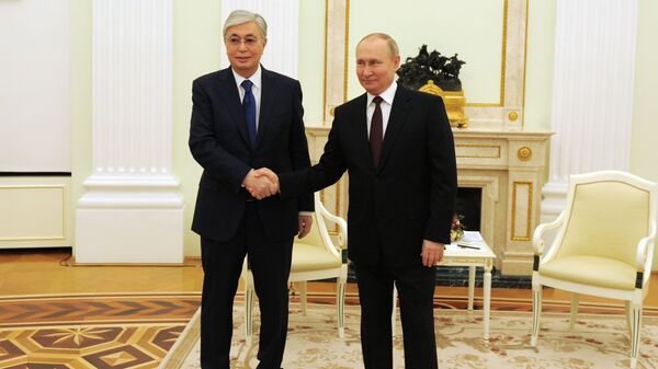 Prezident Kazaxstana Kasim-Jomart Tokayev i prezident RF Vladimir Putin vo vremya vstrechi v Kremle - Sputnik O‘zbekiston