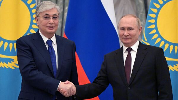 Prezident RF V. Putin provel peregovori s prezidentom Kazaxstana K.-J. Tokayevim - Sputnik O‘zbekiston