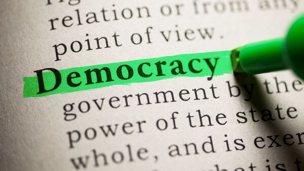 Изображение определения слова демократия в словаре - Sputnik Узбекистан