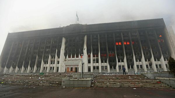 Горящее здание мэрии (акимат) в Алма-Ате - Sputnik Ўзбекистон