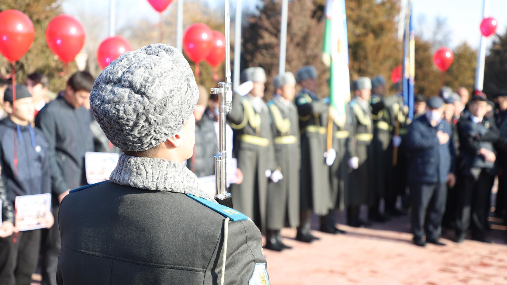 В Чирчике почтили  память воинов-афганцев - Sputnik Узбекистан, 1920, 15.02.2022