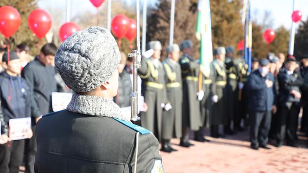 В Чирчике почтили  память воинов-афганцев - Sputnik Узбекистан