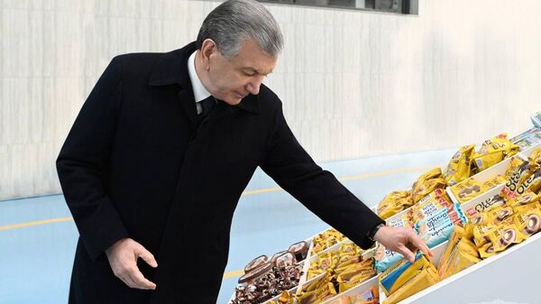 Президент ознакомился с деятельностью кондитерского предприятия - Sputnik Узбекистан