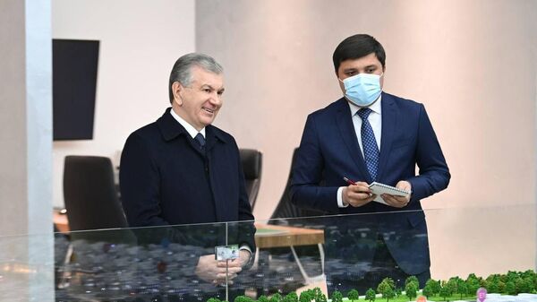 Президент Шавкат Мирзиёев на совещании по развитию Янгихаётского и Сергелийского районов - Sputnik Узбекистан