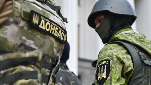 Бойцы батальона Донбасс у здания Верховной Рады Украины в Киеве  - Sputnik Узбекистан