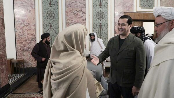 В Кабуле Сардор Умурзаков встретился с исполняющим обязанности главы Временного правительства Афганистана Муллой Мухаммадом Хасаном Ахундом  - Sputnik Узбекистан