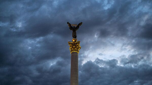 Монумент Независимости Украины на площади Независимости в Киеве - Sputnik Ўзбекистон