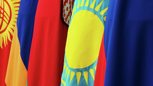 Флаги Киргизии, Армении, Белоруссии, Казахстана и России — стран-участниц Евразийского экономического союза. - Sputnik Узбекистан