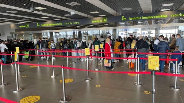 Первый рейс с эвакуированными с Украины узбекистанцами вылетел в Ташкент - Sputnik Ўзбекистон