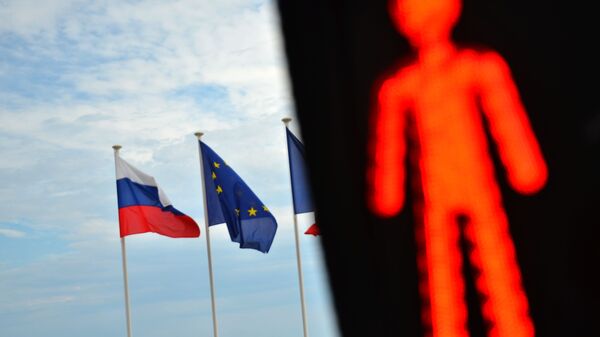 Флаги России, ЕС и Франции на набережной Ниццы - Sputnik Узбекистан