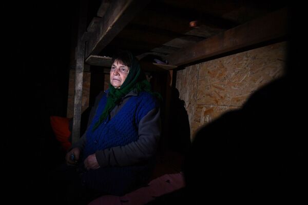 Жительница села Пищевик, которое перешло под контроль войск Донецкой народной Республики. - Sputnik Узбекистан