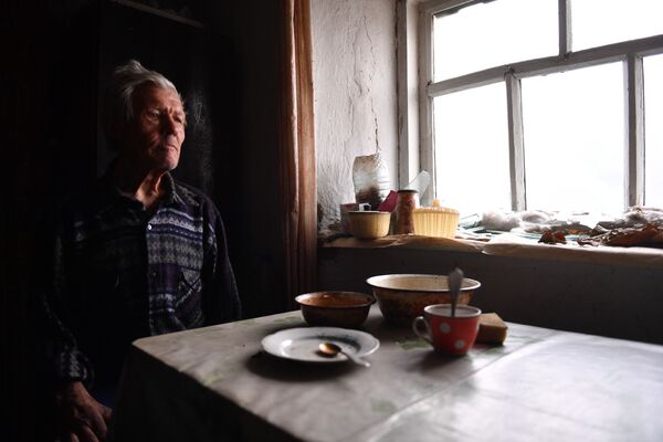Житель села Пищевик, которое перешло под контроль войск Донецкой народной Республики. - Sputnik Узбекистан