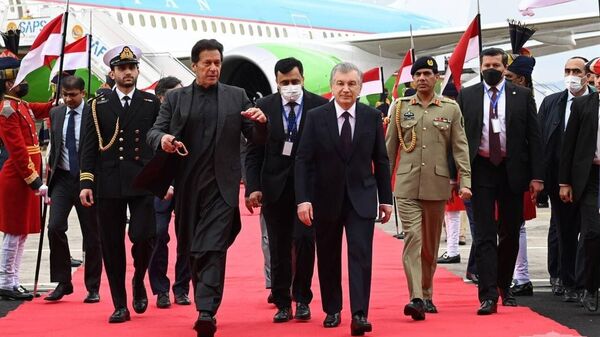 Prezident Uzbekistana Shavkat Mirziyoyev pribil s gosudarstvennim vizitom v Islamabad. - Sputnik O‘zbekiston