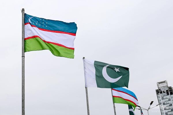 Шавкат Мирзиёев прибыл с государственным визитом в Исламабад. - Sputnik Узбекистан