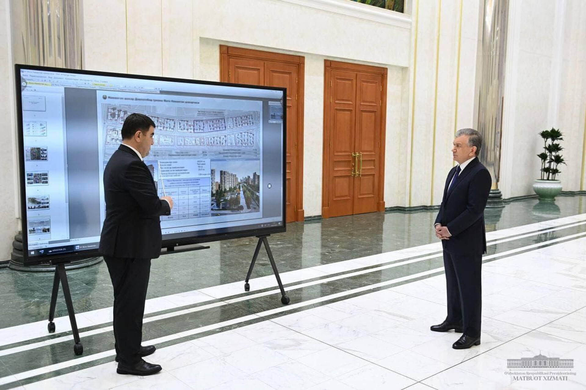 Президент Шавкат Мирзиёев 9 марта ознакомился с проектом второго этапа строительства городка Новый Наманган - Sputnik Узбекистан, 1920, 10.03.2022