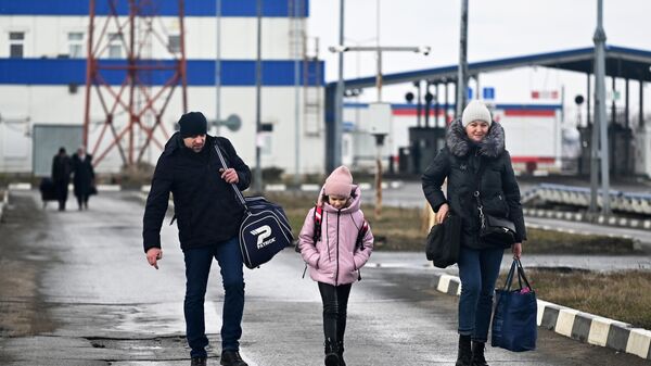 Беженцы из Украины прибыли в РФ - Sputnik Узбекистан