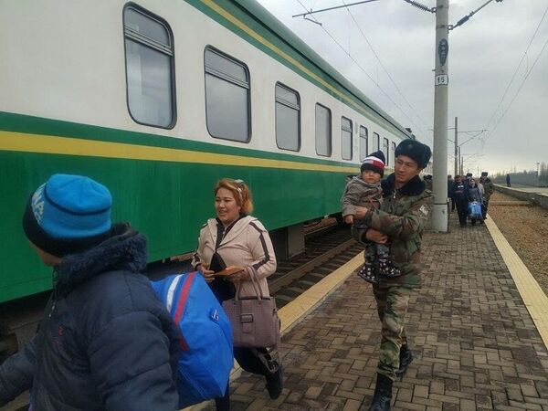 Для застрявших на Камчике пустили дополнительный поезд - Sputnik Узбекистан