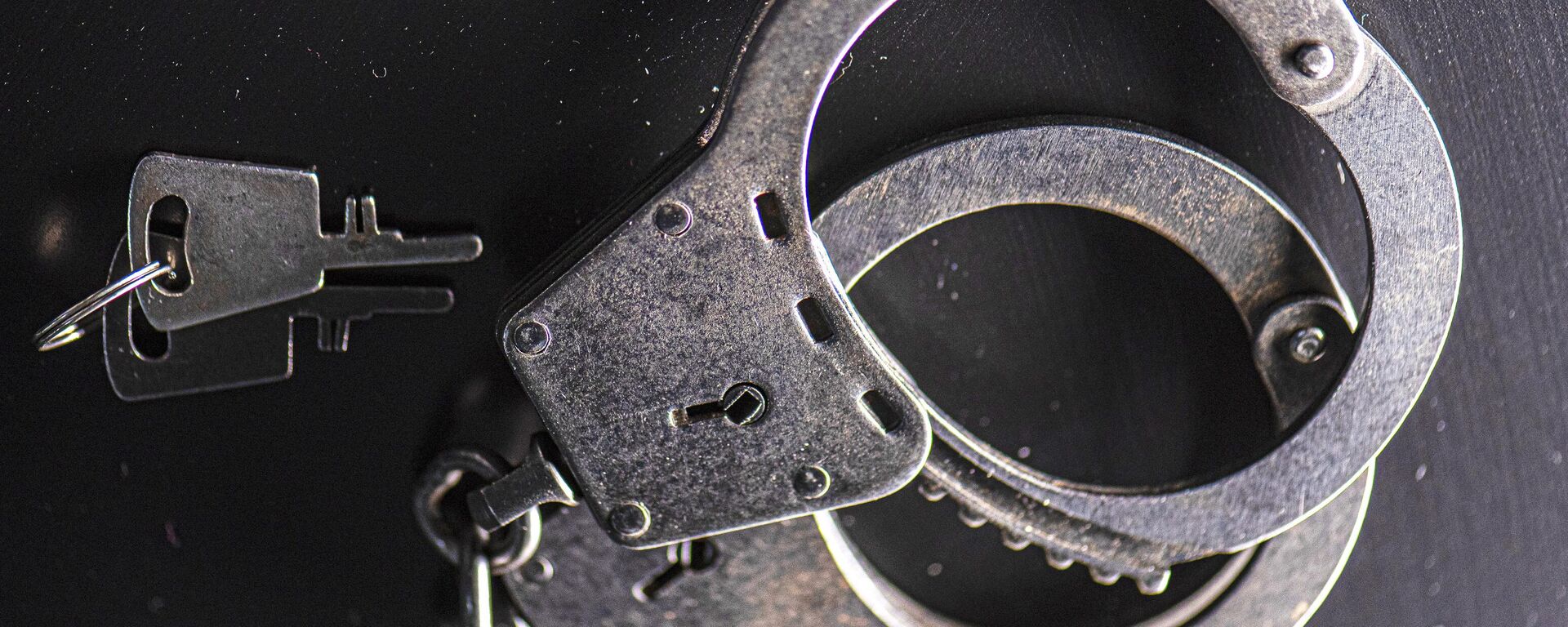 Наручники - Sputnik Ўзбекистон, 1920, 25.12.2025