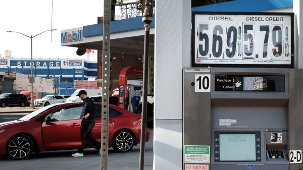 Цены на бензин на заправочной станции в Бруклине - Sputnik Узбекистан
