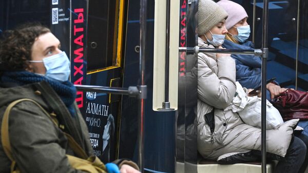 Soblyudenie masochnogo rejima v moskovskom metro - Sputnik O‘zbekiston