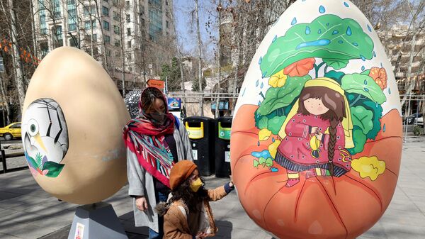 Разрисованные большие яйца в Тегеране  - Sputnik Узбекистан