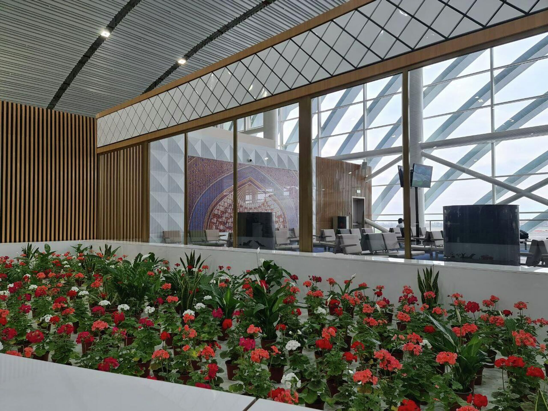 В международном аэропорту Самарканда открылся новый терминал - Sputnik Ўзбекистон, 1920, 19.03.2022