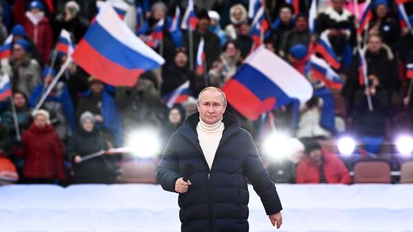 Президент РФ Владимир Путин выступает на митинге-концерте в Лужниках, посвященном воссоединению Крыма с Россией - Sputnik Ўзбекистон