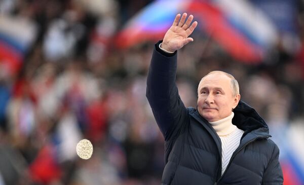Президент РФ Владимир Путин выступает на митинге-концерте в Лужниках, посвященном воссоединению Крыма с Россией - Sputnik Узбекистан