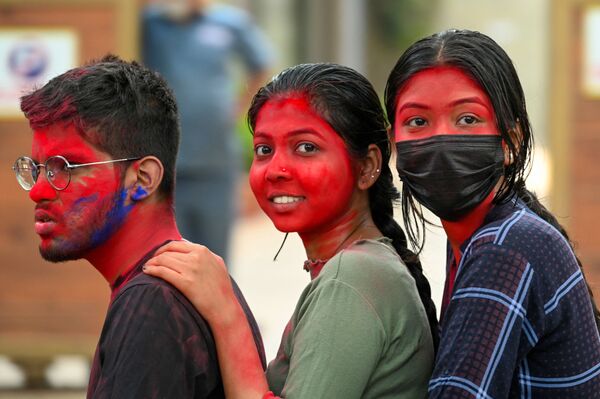 Так выглядят участники праздника в Мумбаи. - Sputnik Узбекистан