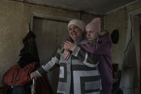 Татьяна Казачкова и ее дочь Алина вновь могут посетить родной дом. - Sputnik Узбекистан